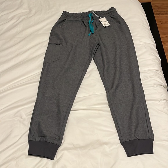 Scrub set - Picture 2 of 2